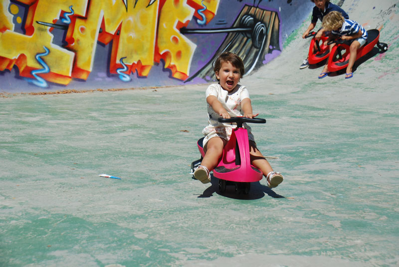 Diviértete circulando a toda pastilla con tu Didicar Original. No querrás dejar de divertirte ni un sólo momento mientras estés con tu correpasillos Didicar.